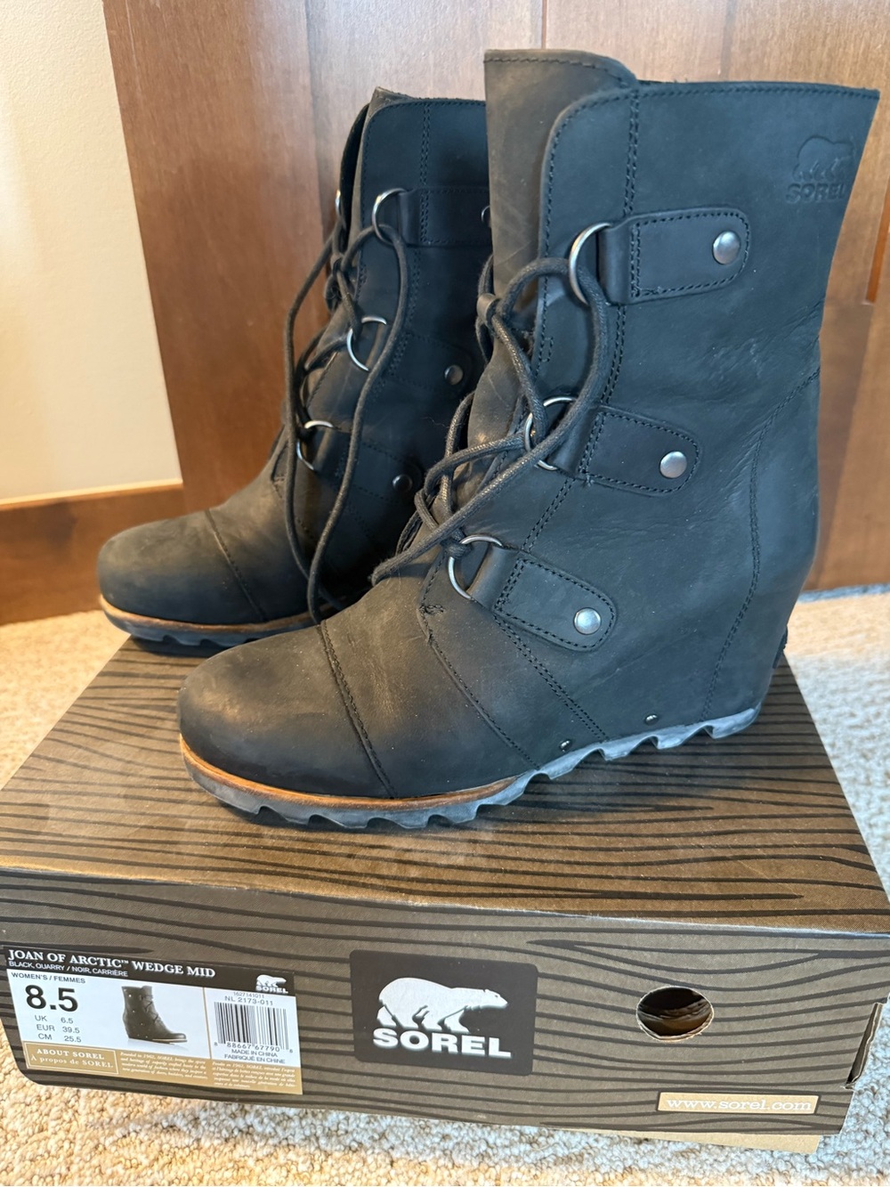 Sorel Women’s Joan of Arctic Wedge Mid. Size 8.5, black.